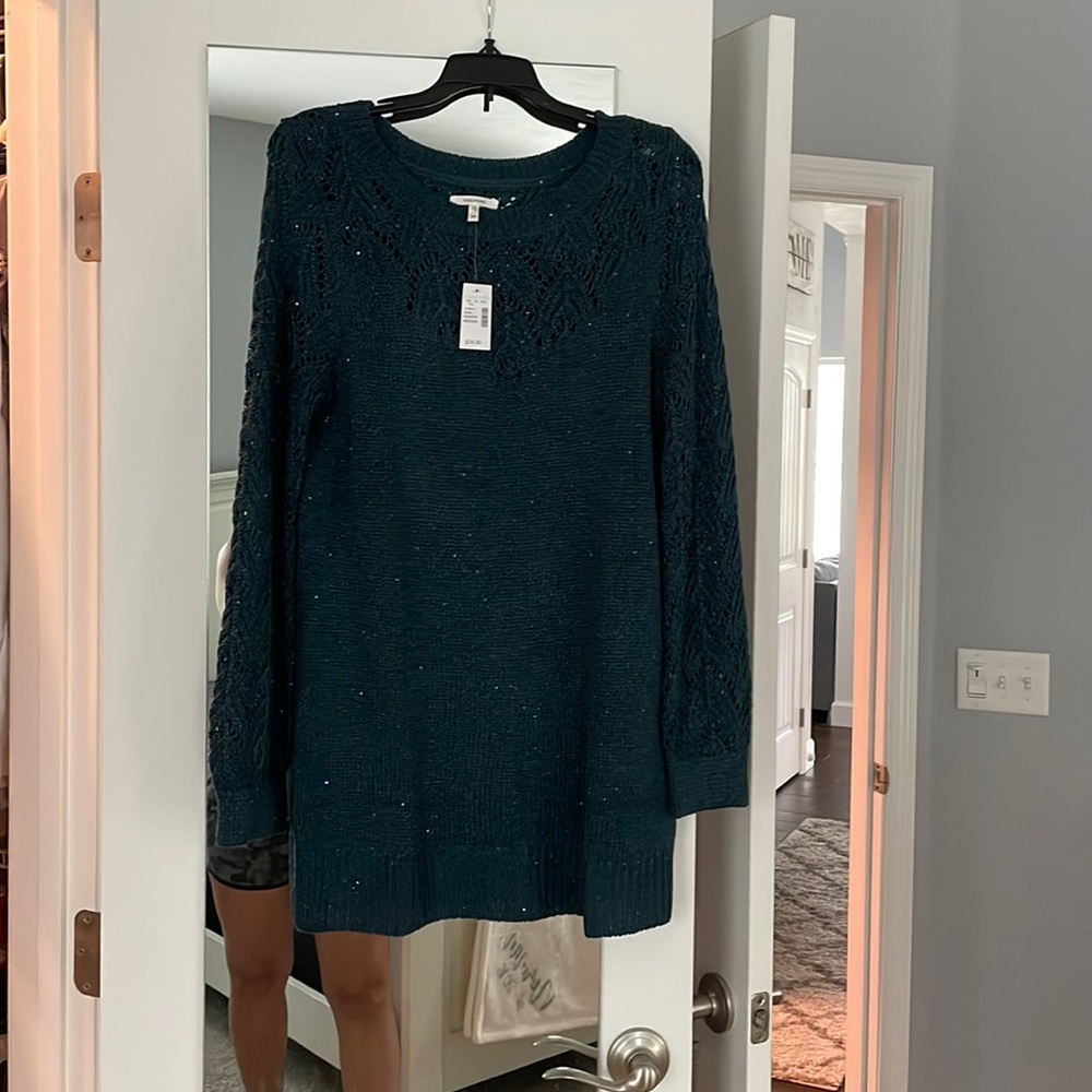 Tunic style Maurice’s sweater with tags.